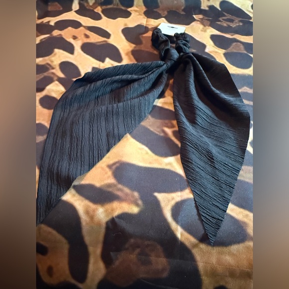 Elegant Black Hair Scrunchy Scarf - Picture 1 of 5